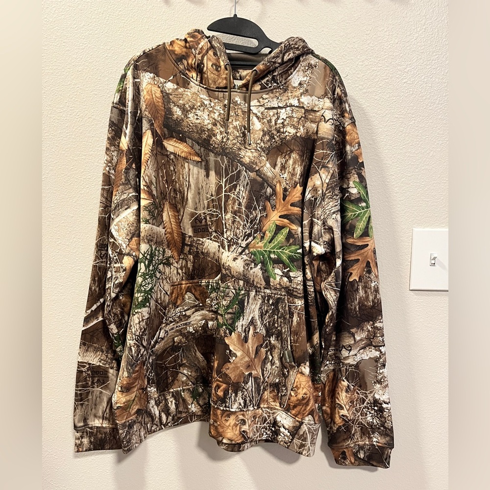 Magellan Outdoors Camo Sweatshirt. Size Large.